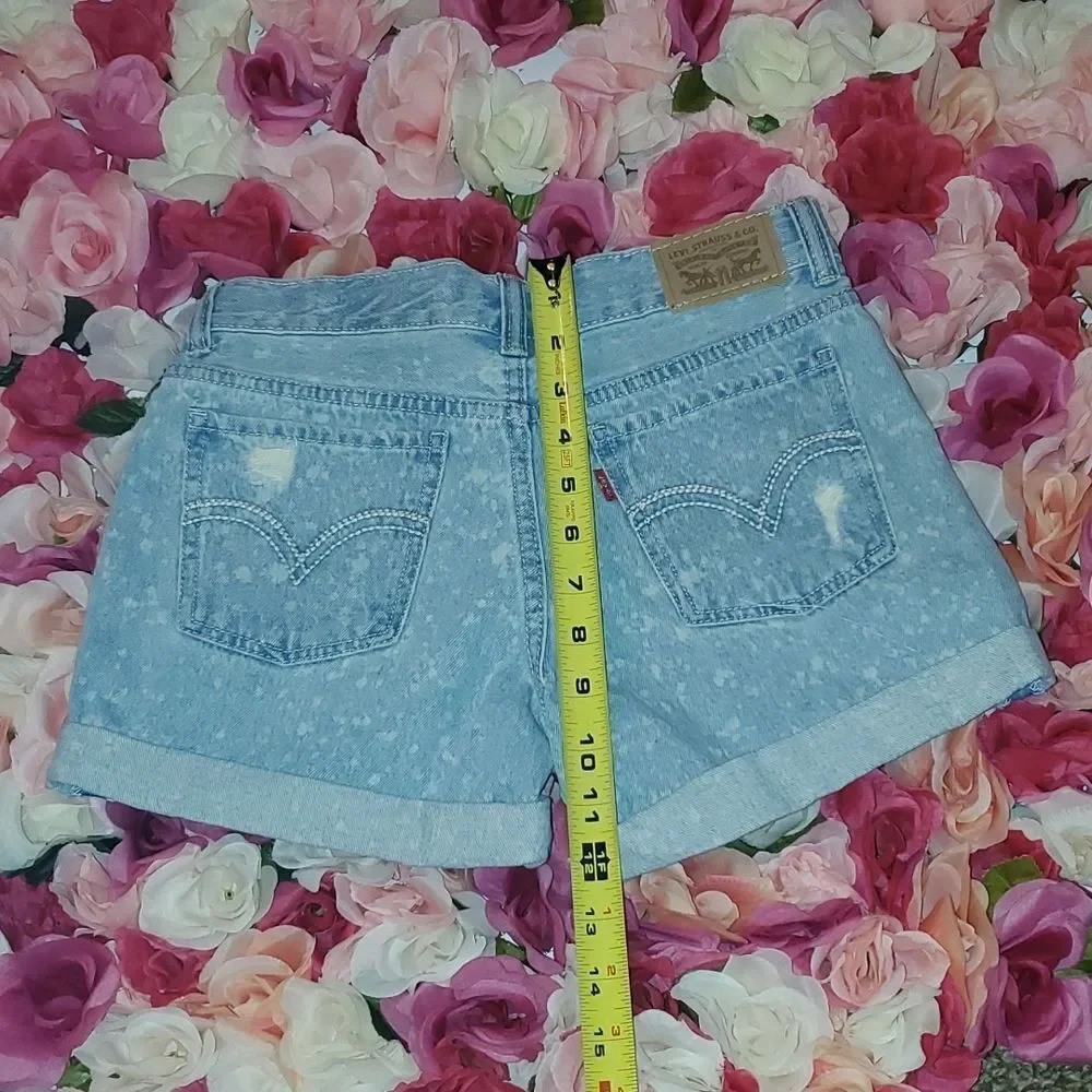 Girls Distressed Levi Shorts New Without Tags